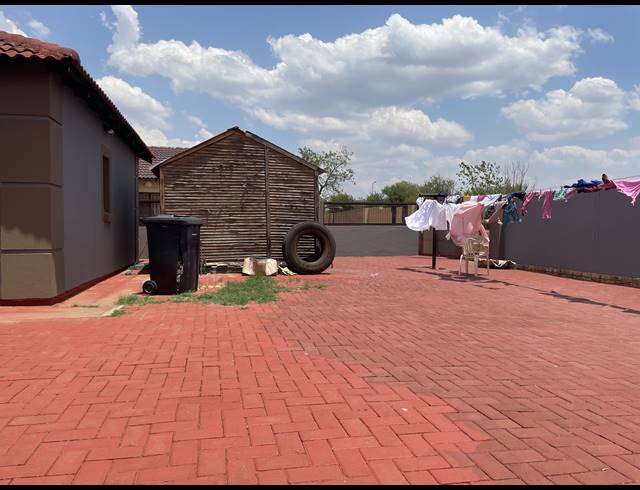3 BEDROOM FREEHOLD FOR SALE IN ROSSLYN